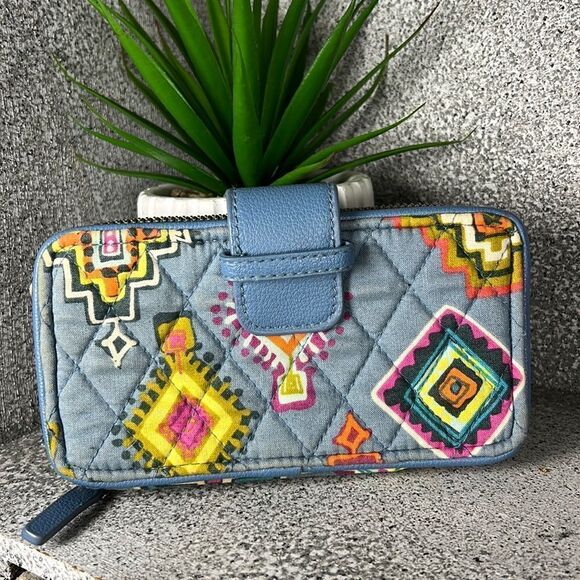 Vera Bradley RFID Smartphone Blue Painted Medallions Wallet - Picture 1 of 7